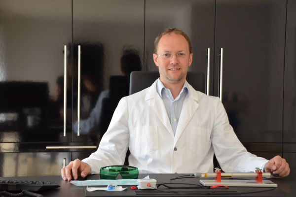 Dr. Martin Schroth